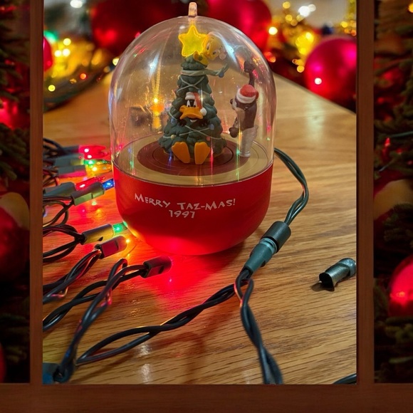 1997 Hallmark Looney Tunes "Merry Taz-Mas!" Magic Ornament - Picture 5 of 9